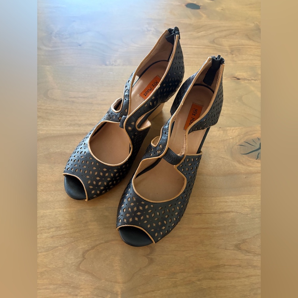 Miz Mooz “Tamryn” Cutout Wedge Sandals – Black Leather – Size 9 - Picture 2 of 11